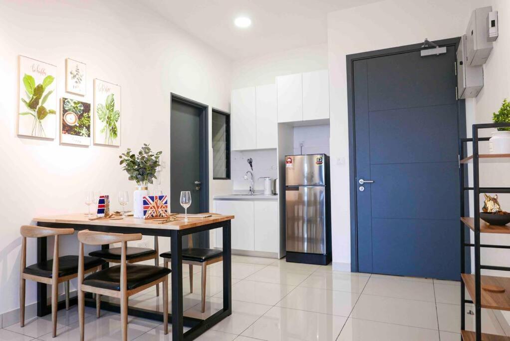 Bukit Jalil Cozy Place 5~7pax Pangsapuri Kuala Lumpur